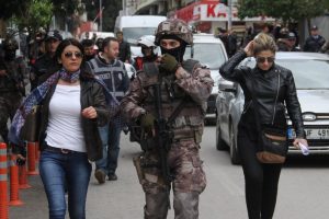 Kadın polisler su&ccedil;luların korkulu r&uuml;yası oldu