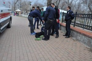 Lise &ouml;ğrencileri arasında kavga: 3 yaralı