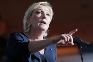 Le Pen'in se&ccedil;im toplantısında kavga