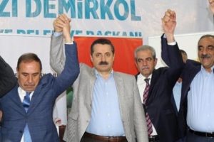 Eski CHP'li başkan yardımcıları AK Parti'ye katıldı