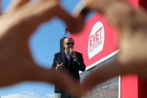 Bu fotoğraf g&uuml;n&uuml;n en ilgin&ccedil; karesi oldu
