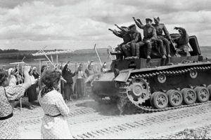 Koleksiyoncunun aldığı tanktan hazine &ccedil;ıktı