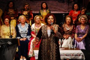 Bursa Nil&uuml;fer Kadın Korosu Onko-Day yararına sahnedeydi