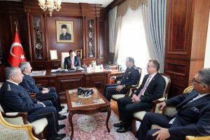 Bursa Valisi,  İl Emniyet M&uuml;d&uuml;r&uuml; Yıldız'ı makamında ağırladı