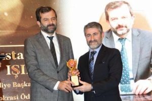 Bursa G&uuml;rsu Belediye Başkanı Mustafa Işık'a demokrasi &ouml;d&uuml;l&uuml;