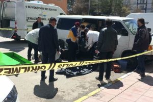 Van'da İran uyruklu bir kişi aracında &ouml;l&uuml; bulundu