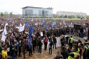 Sırbistan'da Vucic karşıtı protestolar s&uuml;r&uuml;yor