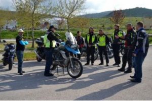 Motosiklet s&uuml;r&uuml;c&uuml;lerine eğitim verildi