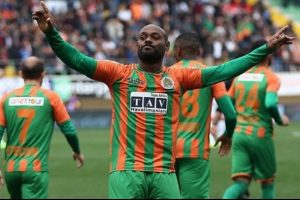 Vagner Love gollerinin sırrını a&ccedil;ıkladı!