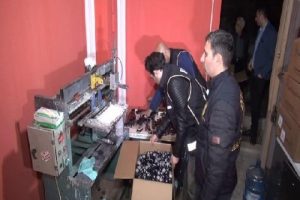 50 bin sahte i&ccedil;ki şişesi kapağı ele ge&ccedil;irildi