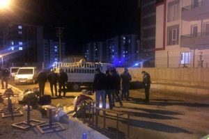 Eski eşini vurduktan sonra başına ateş ederek &ouml;ld&uuml;