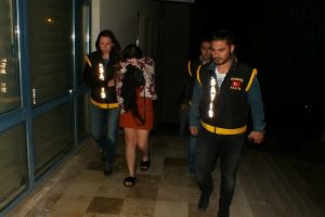 İngiliz sevgililer adliyeyede