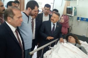 AK Parti'lilere taşlı saldırı: 5 yaralı