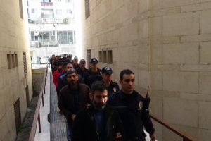 Bursa'da helikopter destekli PKK operasyonunda g&ouml;zaltına alınan 20 kişi adliyede