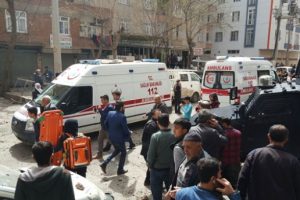 Diyarbakır'da patlama! Ambulanslar b&ouml;lgeye gidiyor