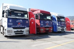 Bursa'dan Azez'e 3 tır kırtasiye malzemesi g&ouml;nderildi