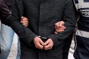 İzmir'de 27 polis ByLock'tan tutuklandı