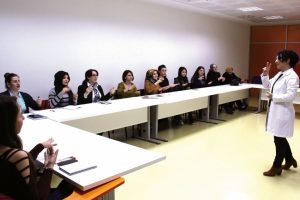Bursa'da işaret dili ile sessiz d&uuml;nyanın sesi oluyorlar