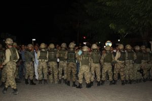 Darbeci komutan subayları tehdit etmiş