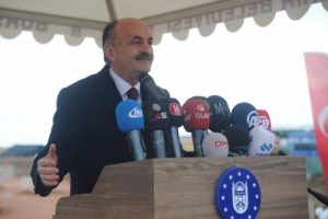 Bakan M&uuml;ezzinoğlu safra kesesi ameliyatı oldu