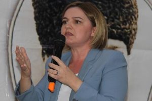 B&ouml;ke: Bizi kutuplaştıran bu siyasete 'hayır' deme fırsatımız var