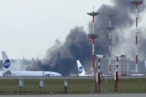 Moskova Havalimanı'ndan dumanlar y&uuml;kseliyor!