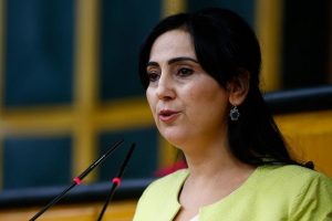 Figen Y&uuml;ksekdağ'a 1 yıl hapis cezası