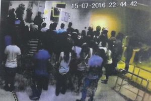 Telekom baskınında herkesi toplayıp bildiri okumuş