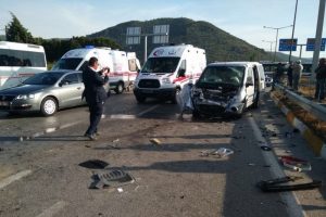 Sel&ccedil;uk Kaymakamı kaza yaptı: 1 &ouml;l&uuml;, 2 yaralı