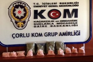 Koltuğun i&ccedil;inden 2 kilo bonzai ile 10 bin hap &ccedil;ıktı
