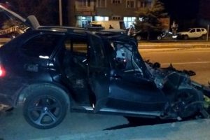 L&uuml;ks ara&ccedil; tırın altına girdi: 1 &ouml;l&uuml;