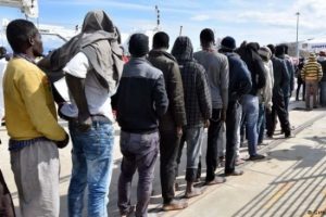 G&ouml;&ccedil;menler Libya'da k&ouml;le pazarında satılıyor