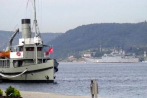 Rus savaş gemisi &Ccedil;anakkale Boğazı'ndan ge&ccedil;ti