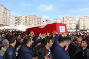 Diyarbakır'daki saldırıda şehit olanlar i&ccedil;in t&ouml;ren d&uuml;zenlendi