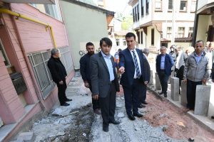Bursa Osmangazi'de kaldırımlar yenileniyor