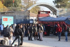 G&uuml;mr&uuml;k Kapısında r&uuml;şvet iddiası: 6 tutuklama