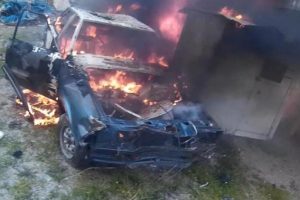 Hurda otomobil yangınında 4 g&uuml;vercin telef oldu