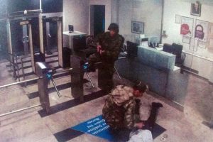 T&uuml;rk Telekom yayınlarını kesmeye &ccedil;alışmışlardı: Fotoğraflara yansıdı