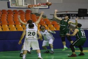 Akhisar Belediyespor evinde lidere boyun eğdi