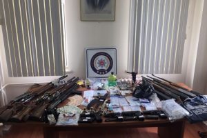 Afyonkarahisar'da su&ccedil; şebekesi &ccedil;&ouml;kertildi: 21 g&ouml;zaltı