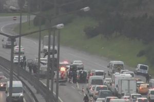 TEM'deki feci kaza trafiği durdurdu