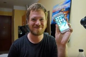 &Ccedil;in'den aldığı par&ccedil;alarla kendi iPhone'unu yaptı