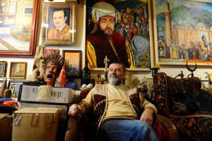 Bursalı ressam Osmanlı sultanlarını tuvallerde yaşatıyor