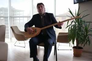 Halk ozanından 'sandığa gidin' &ccedil;ağrısı