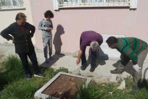 Beton altında kalan yavrular kurtarıldı