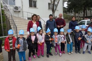 Bursa'da miniklerden polis amcalarına ziyaret