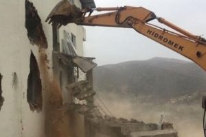 Diyabakır'da PKK'nın 's&ouml;zde mahkemesi' yıkıldı