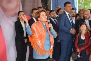Akşener: Biz bu anayasayı anlatalım derken 'Anayasa profes&ouml;r&uuml;' olduk