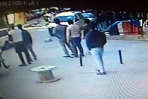 Lise &ouml;ğrencisi bı&ccedil;akla dehşet sa&ccedil;tı