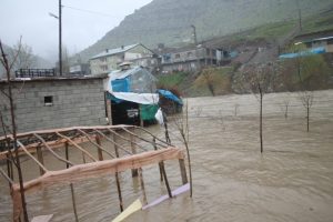 K&ouml;pr&uuml;ler yıkıldı, evler sular altında kaldı